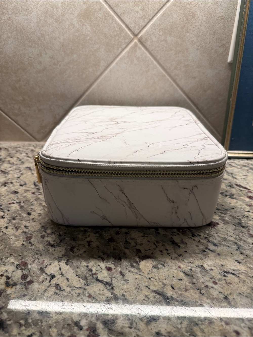 Marble Travel Jewelry Organizer Case in White - Picture 3 of 4